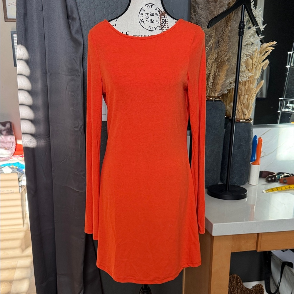 FREE PEOPLE BEACH Stunning red Backless Long Sleeve Dress.